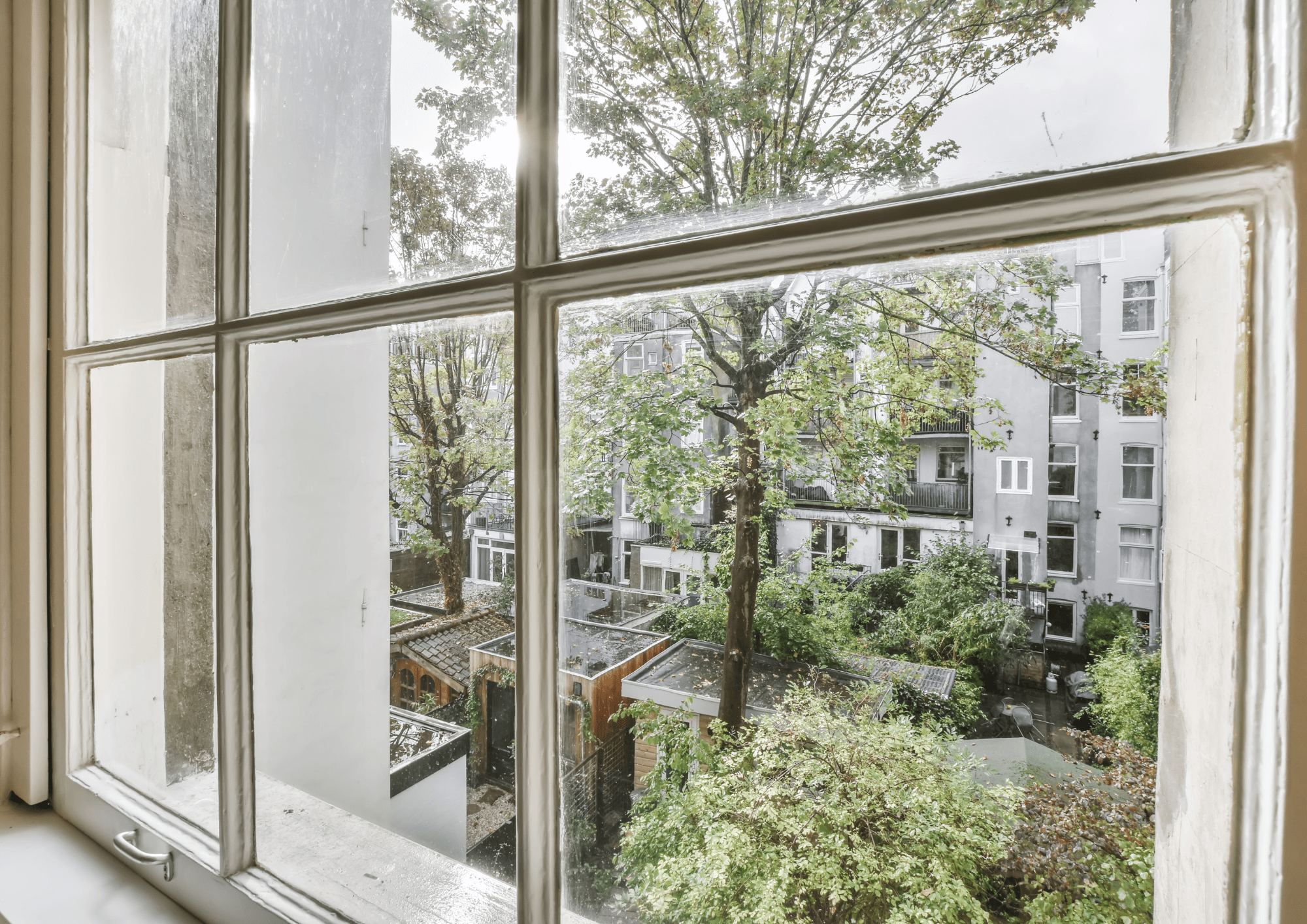 Vistas desde ventana de piso con zona tranquila en Sabadell