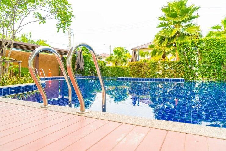 Casa situada en Sabadell que se encuentra a la venta con piscina