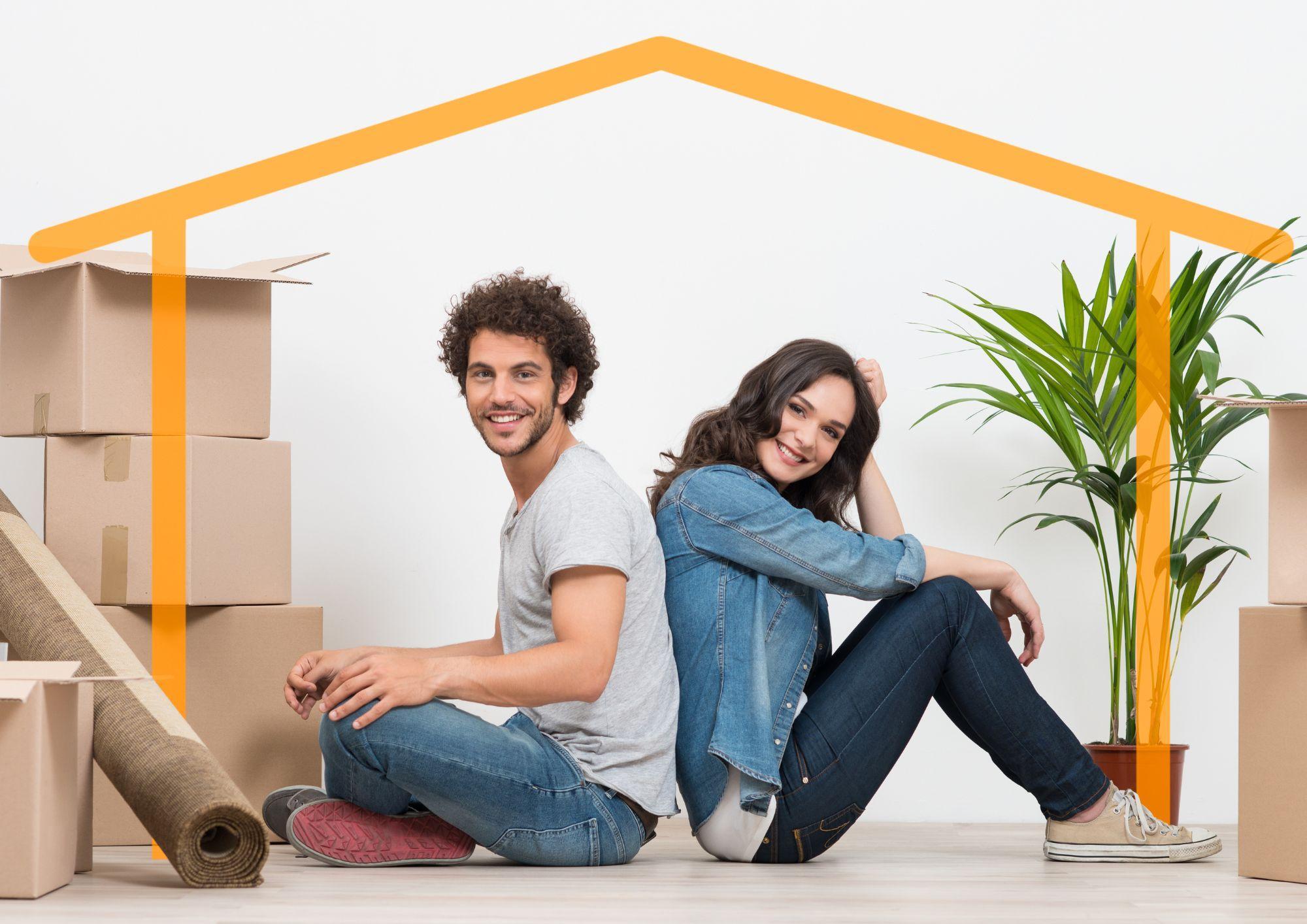 Pareja bajo el techo de su nueva casa en Sabadell centro
